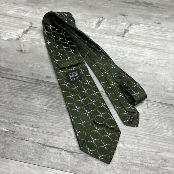 Ike Behar Green w/ Blue Flower Pattern Silk Tie - Picture 2 of 4